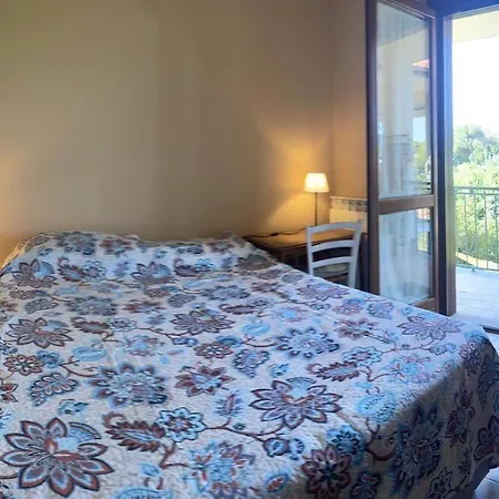 Gem House 30 *